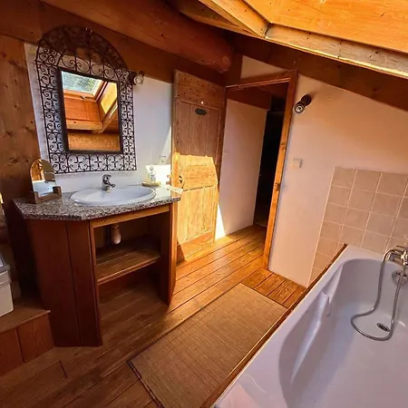 Villa Individuel 4 * En Rondins Sur Pyrenees 2000 *